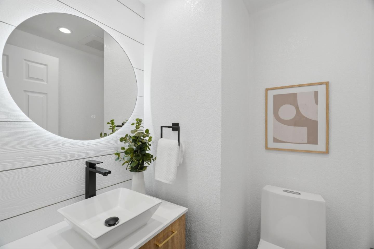 2325 De Varona PL