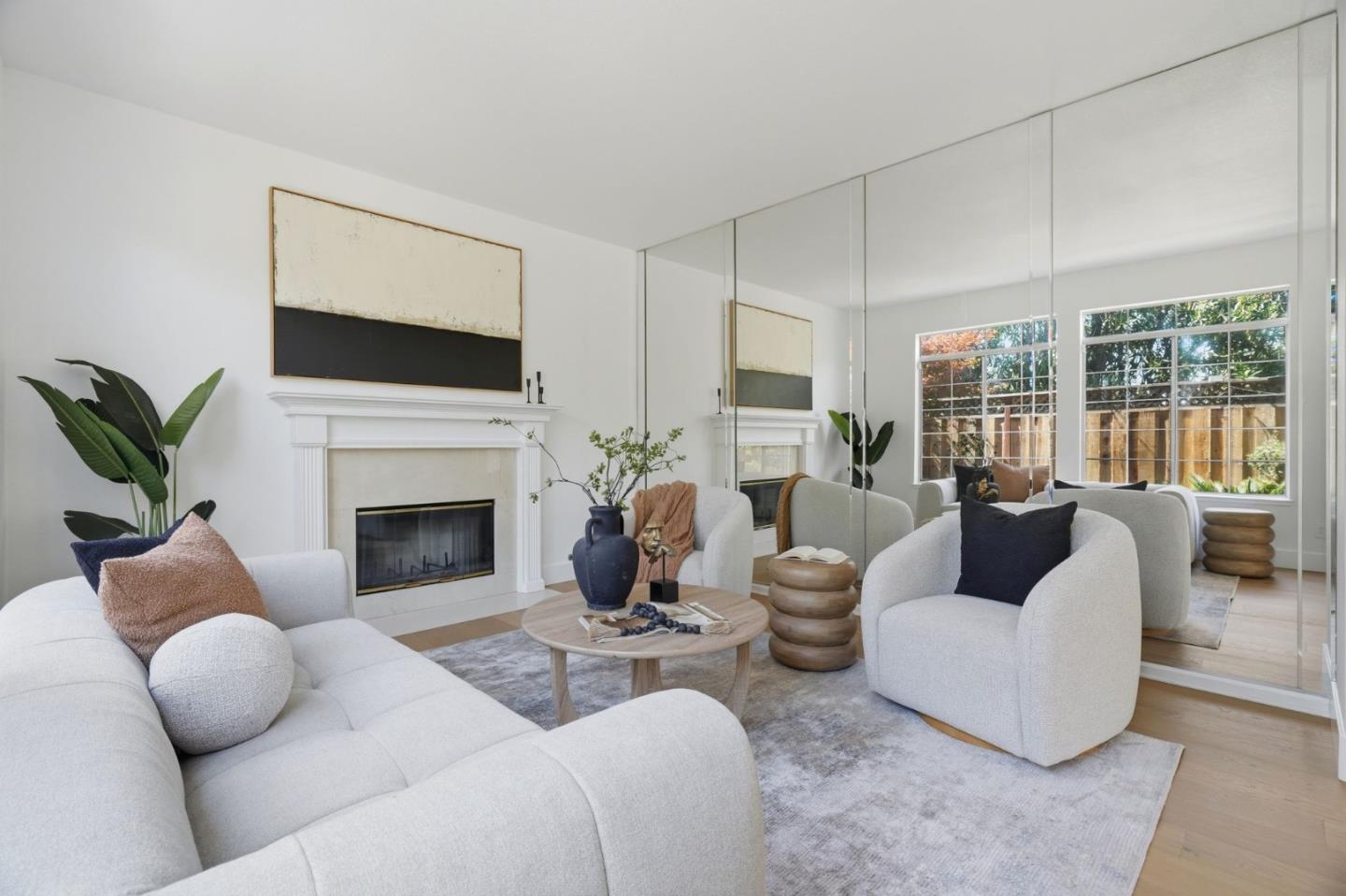 2325 De Varona PL