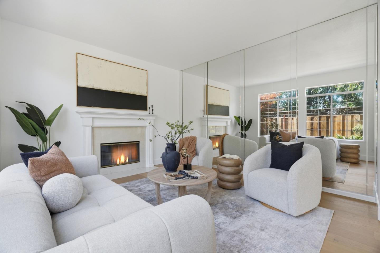 2325 De Varona PL