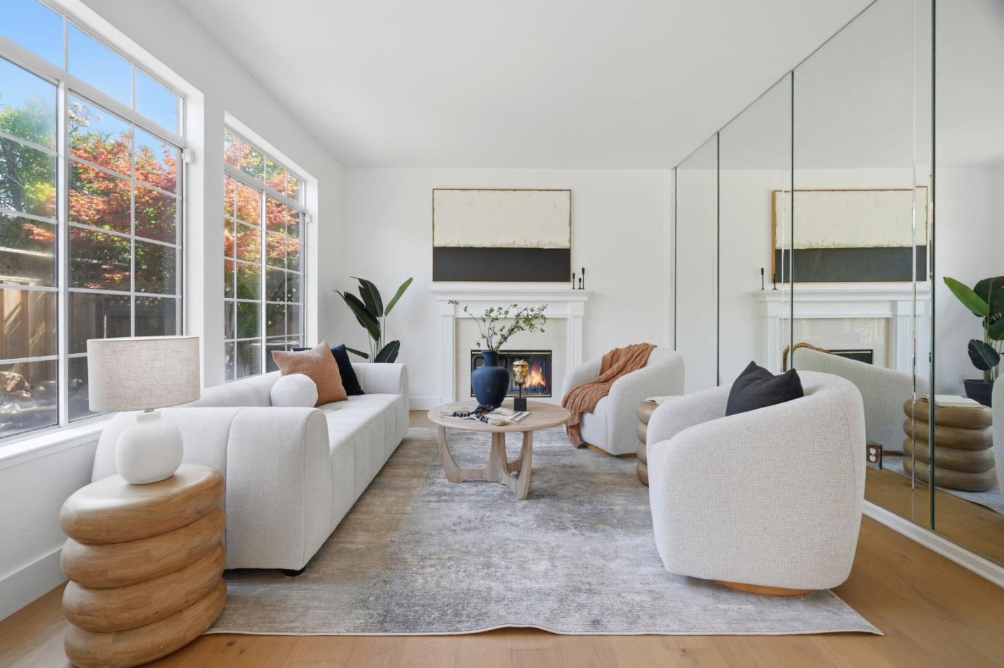 2325 De Varona PL