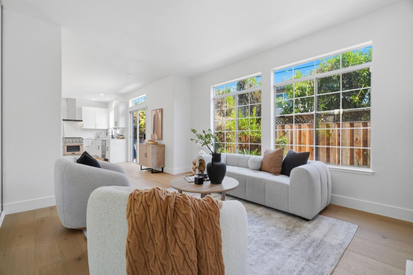 2325 De Varona PL