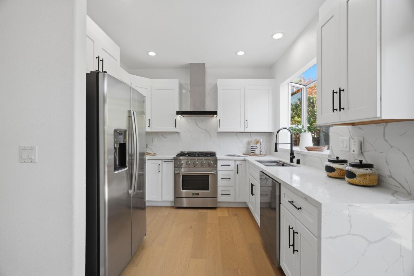 2325 De Varona PL