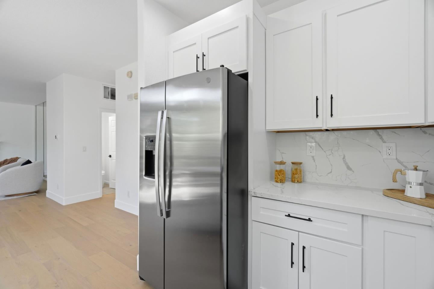 2325 De Varona PL