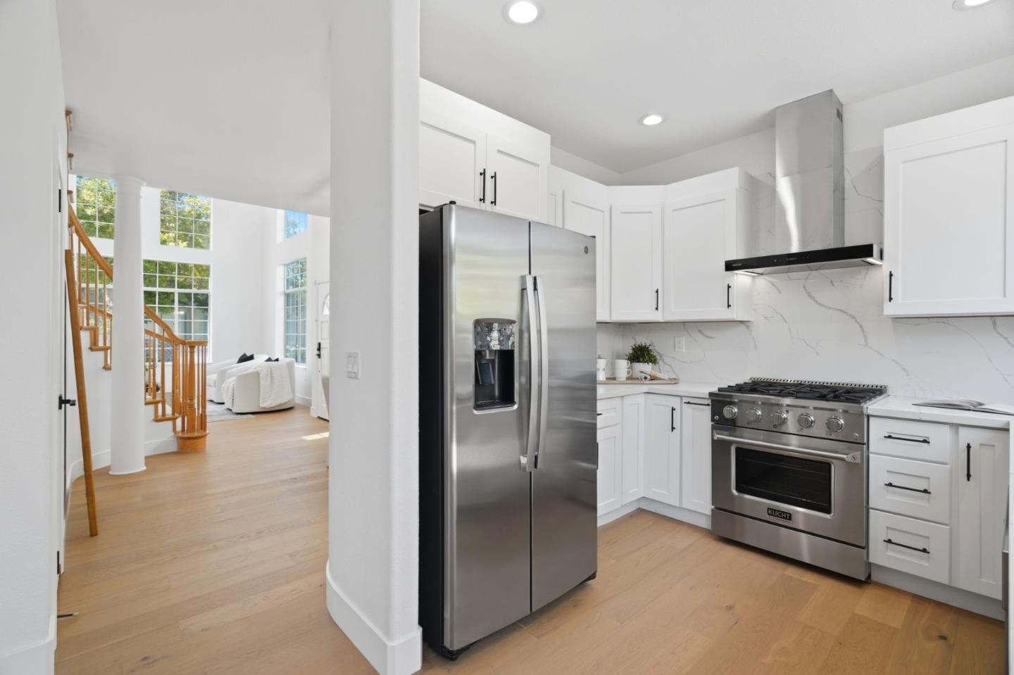 2325 De Varona PL