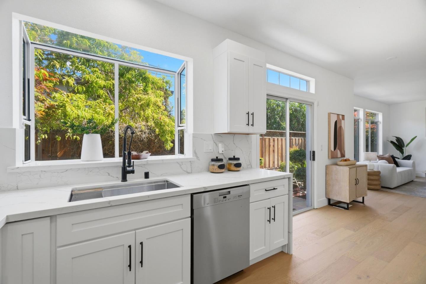 2325 De Varona PL