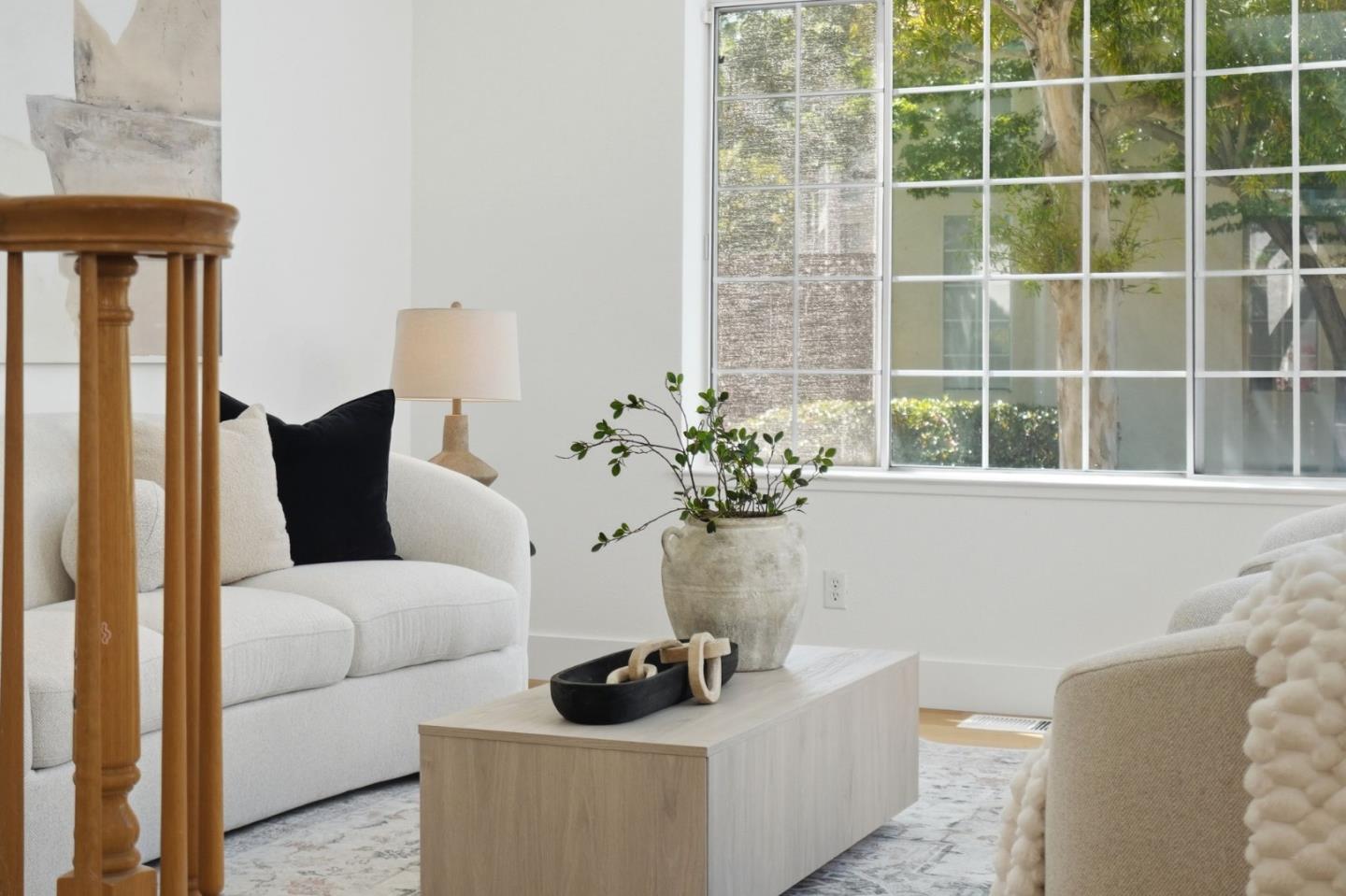 2325 De Varona PL