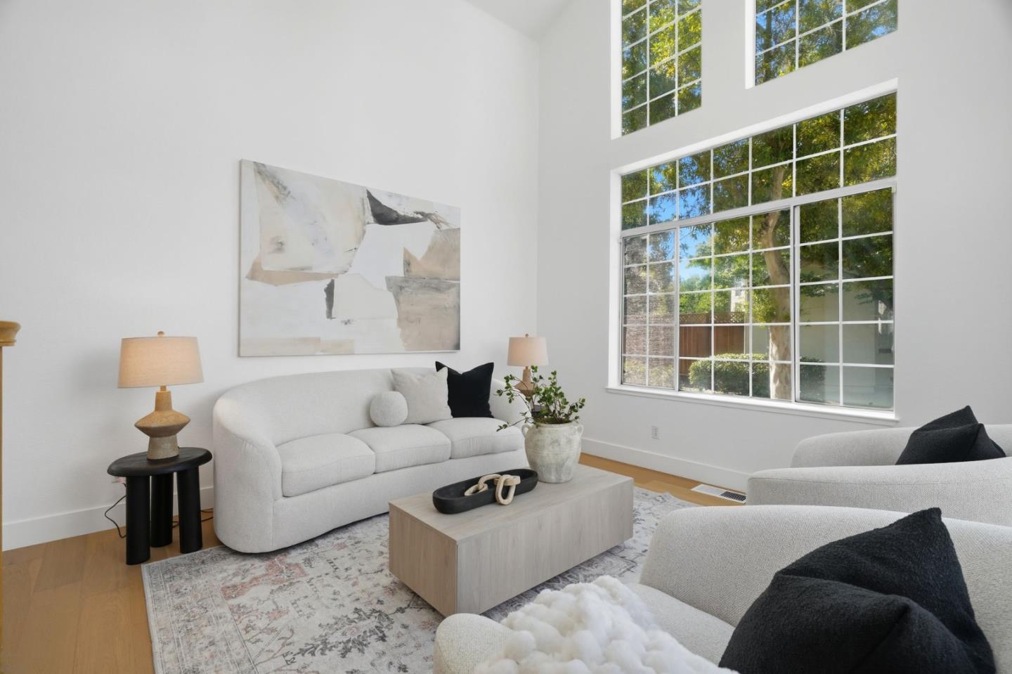 2325 De Varona PL