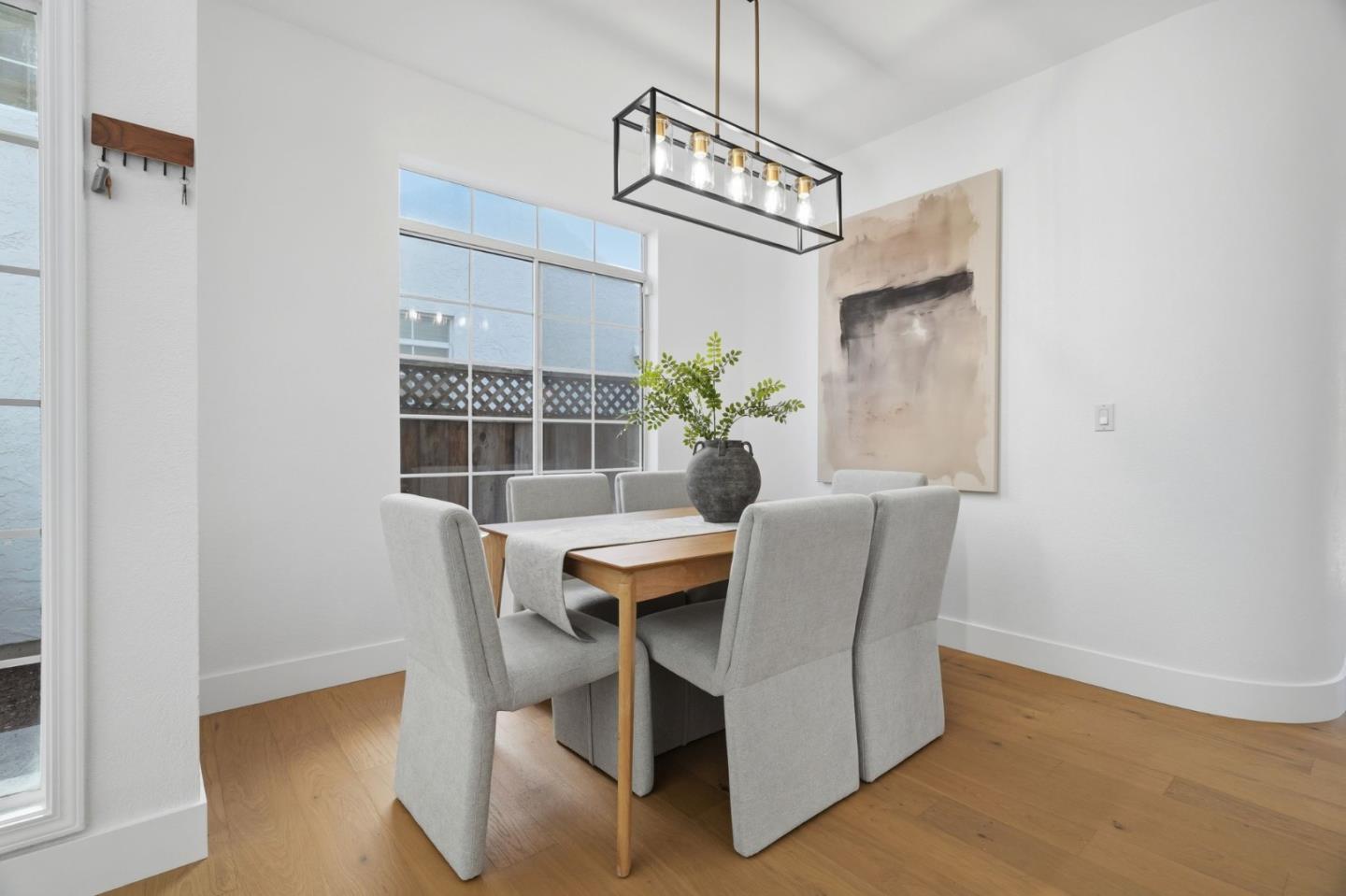 2325 De Varona PL