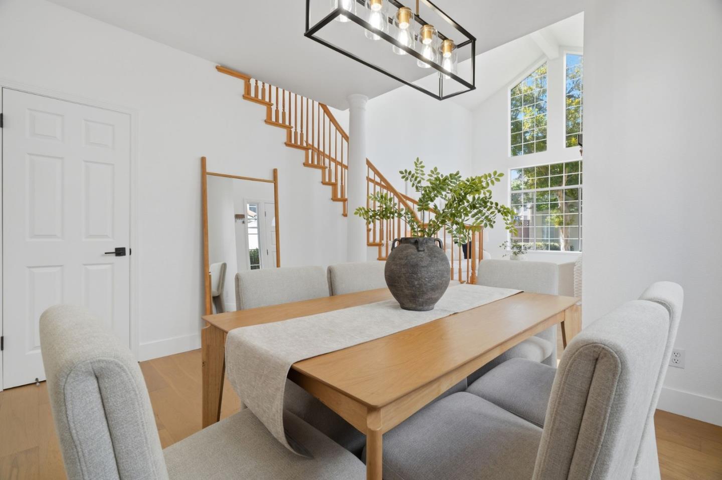 2325 De Varona PL