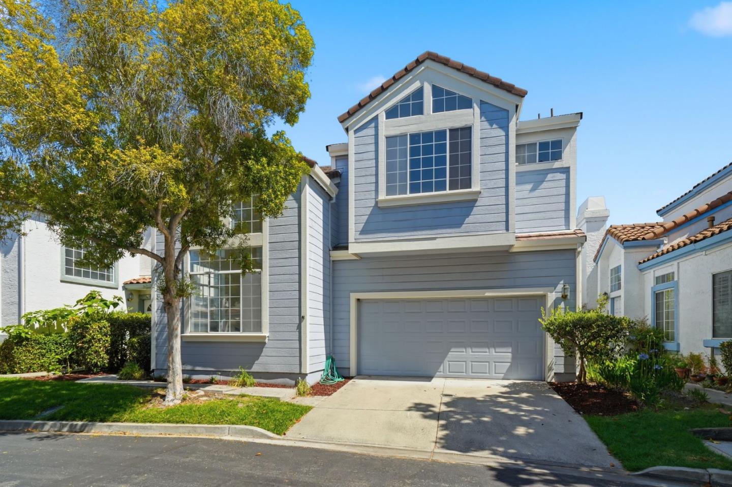 2325 De Varona PL