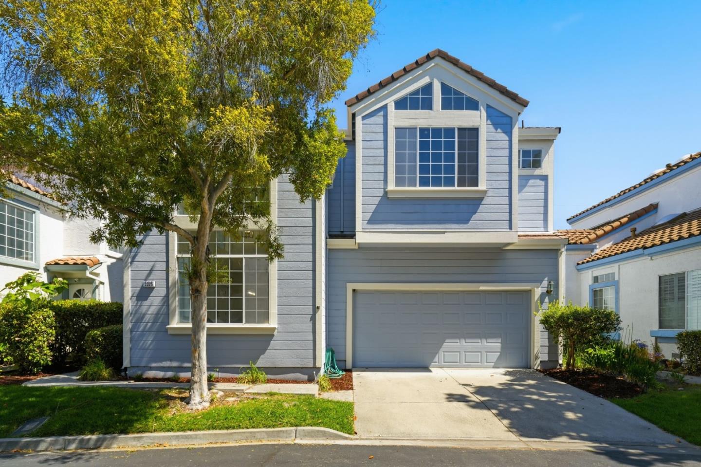 2325 De Varona PL
