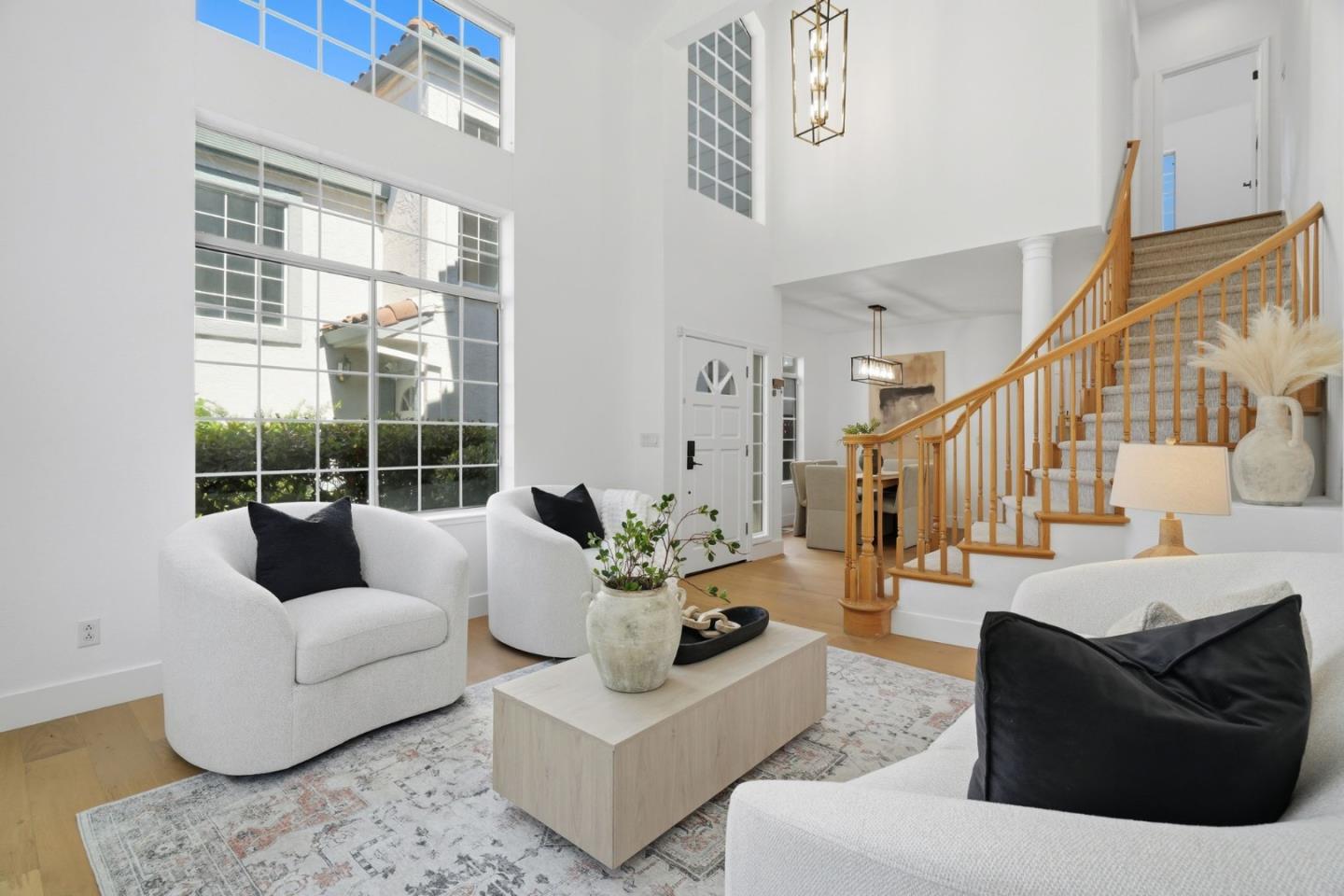 2325 De Varona PL