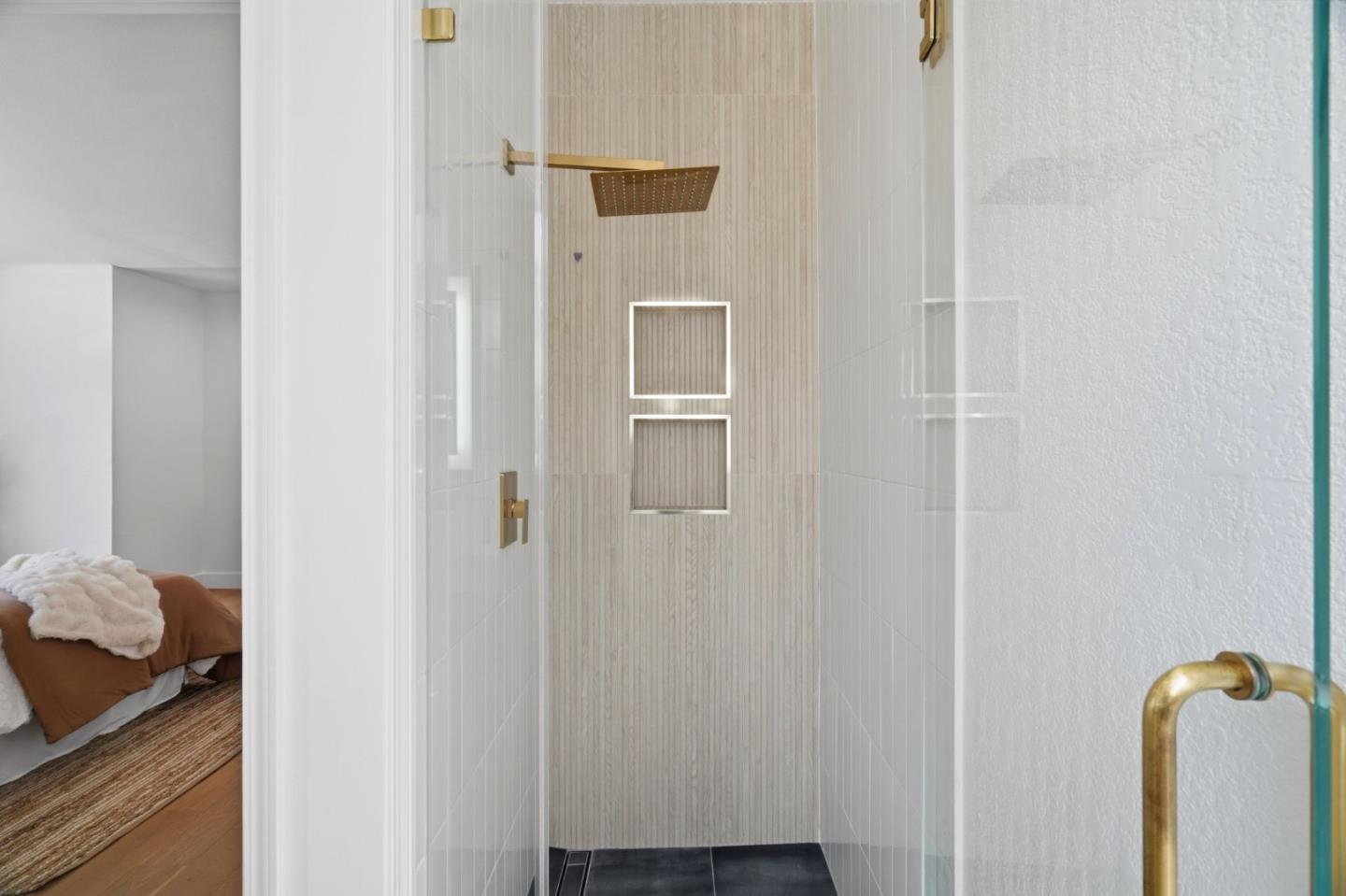 2325 De Varona PL