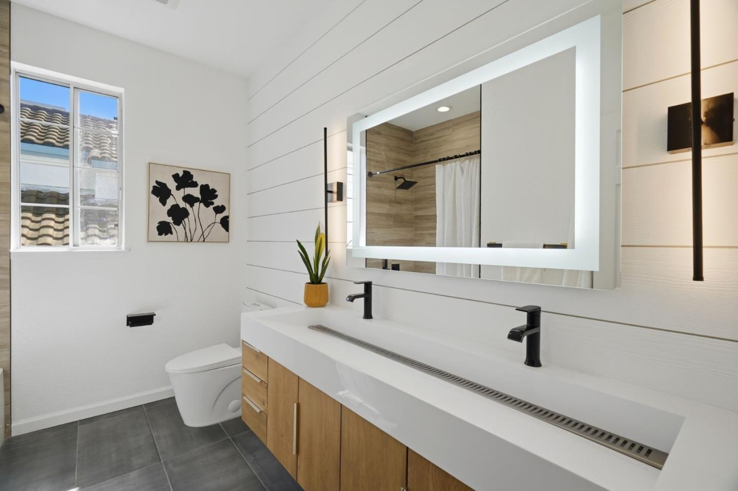 2325 De Varona PL