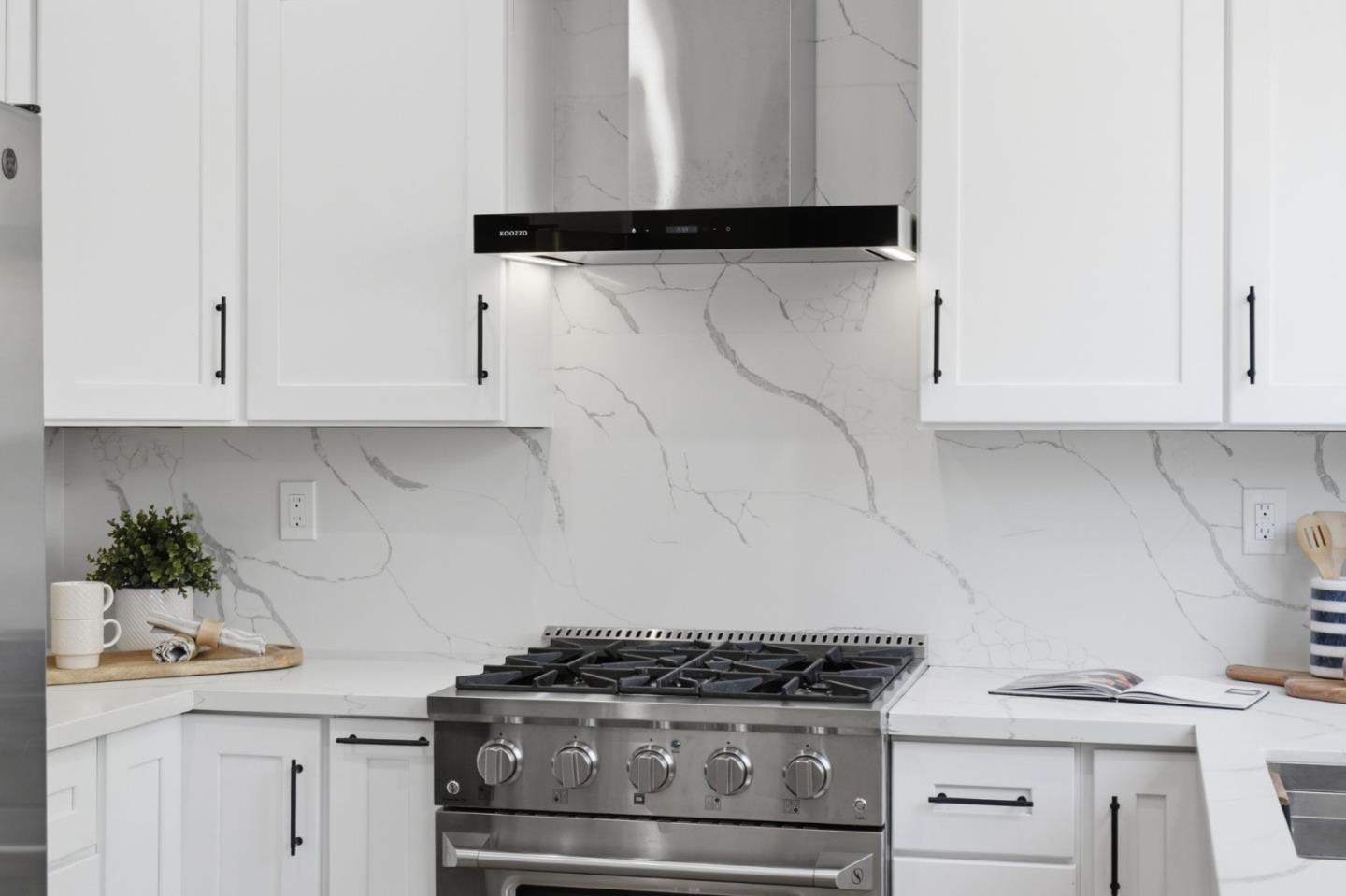 2325 De Varona PL