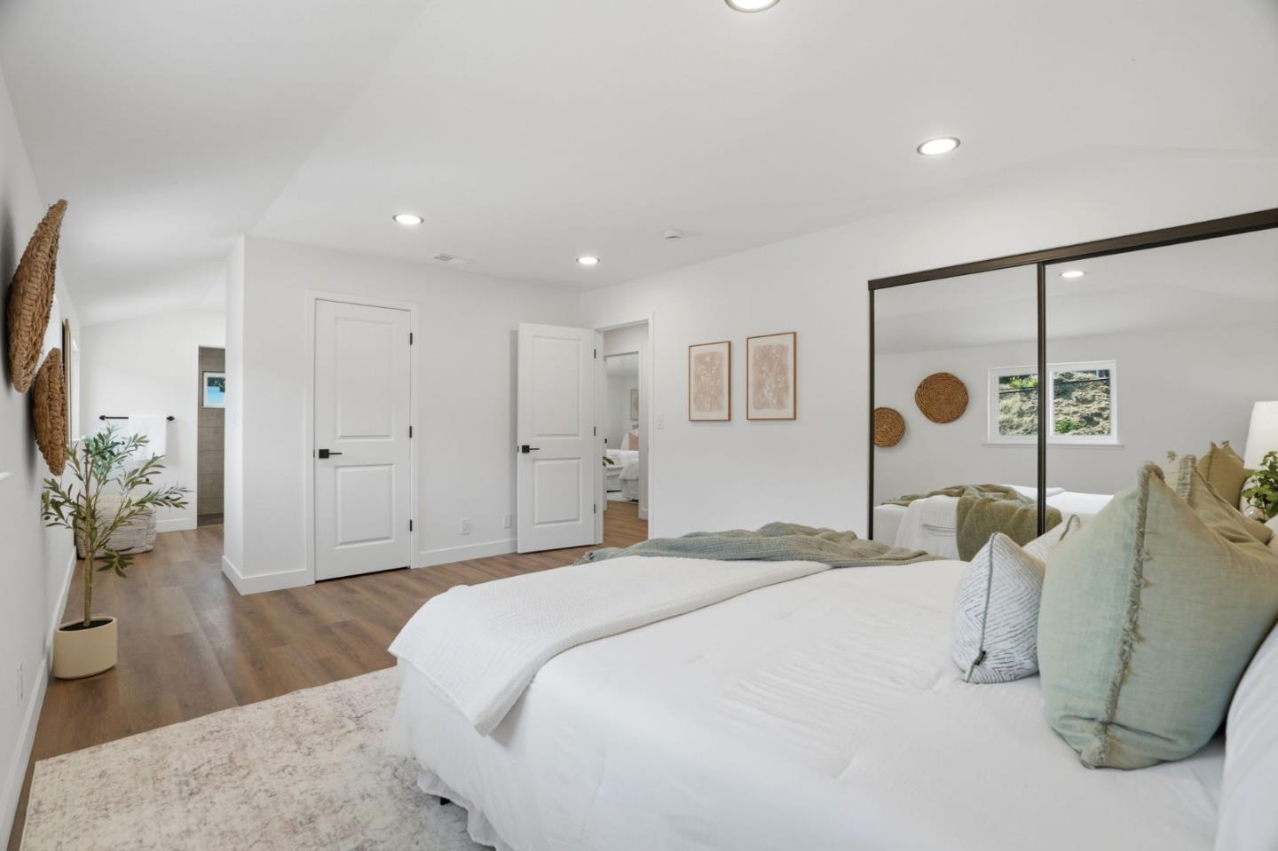 93 Ridgeview AVE