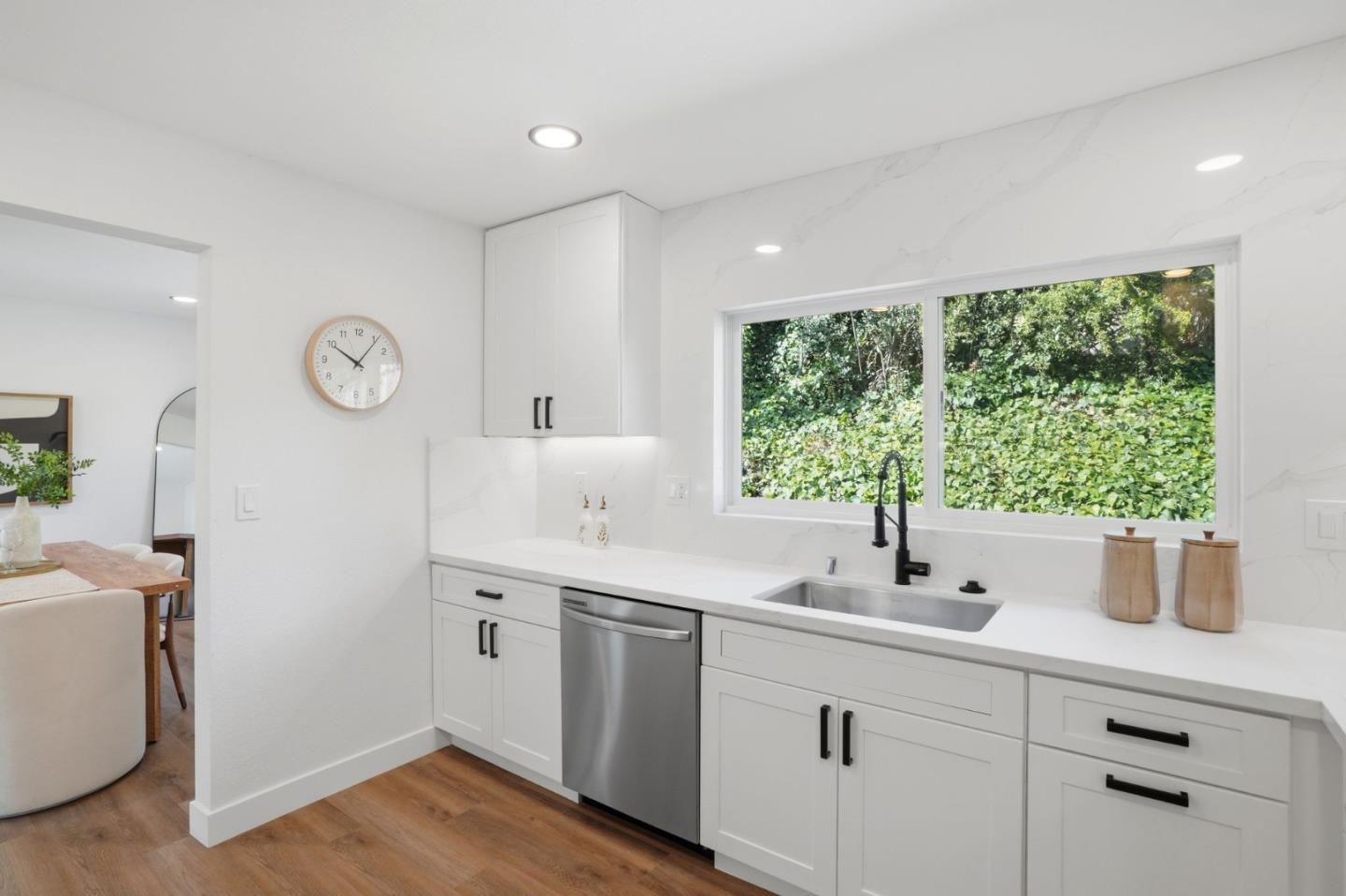 93 Ridgeview AVE