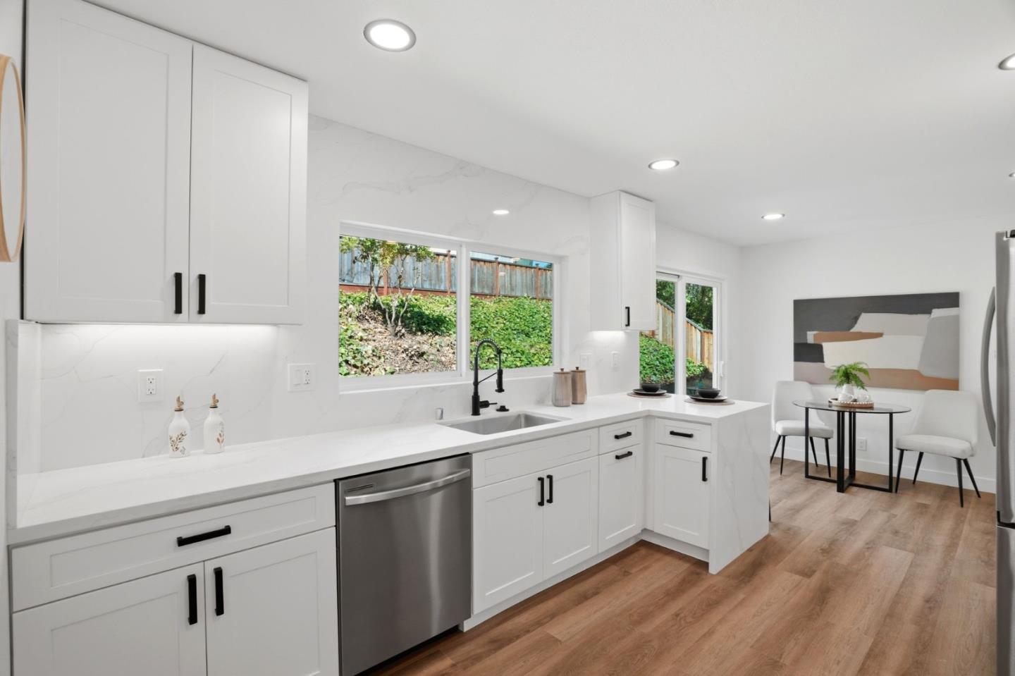 93 Ridgeview AVE