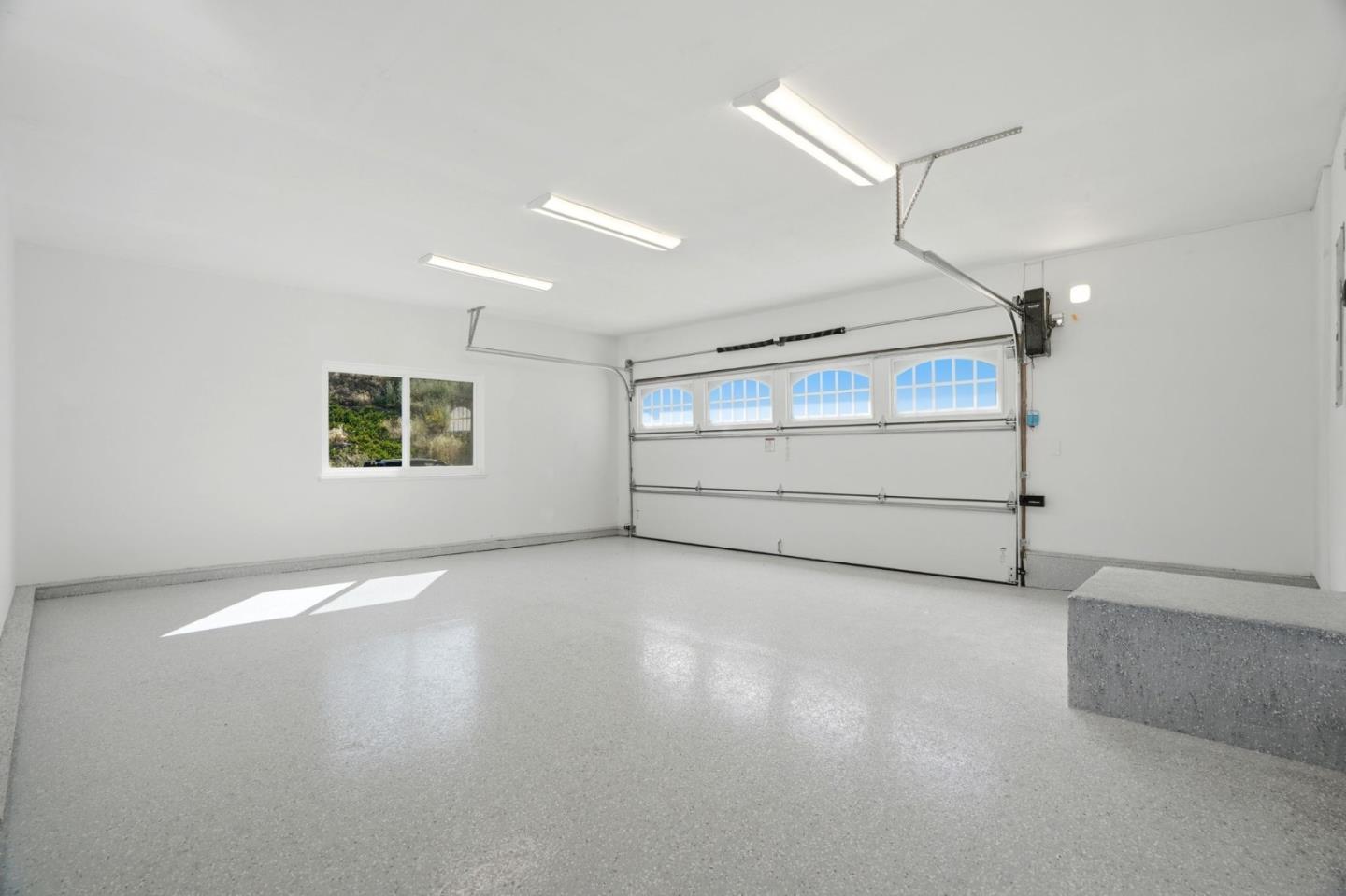 93 Ridgeview AVE