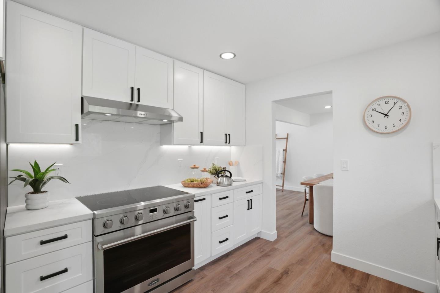 93 Ridgeview AVE