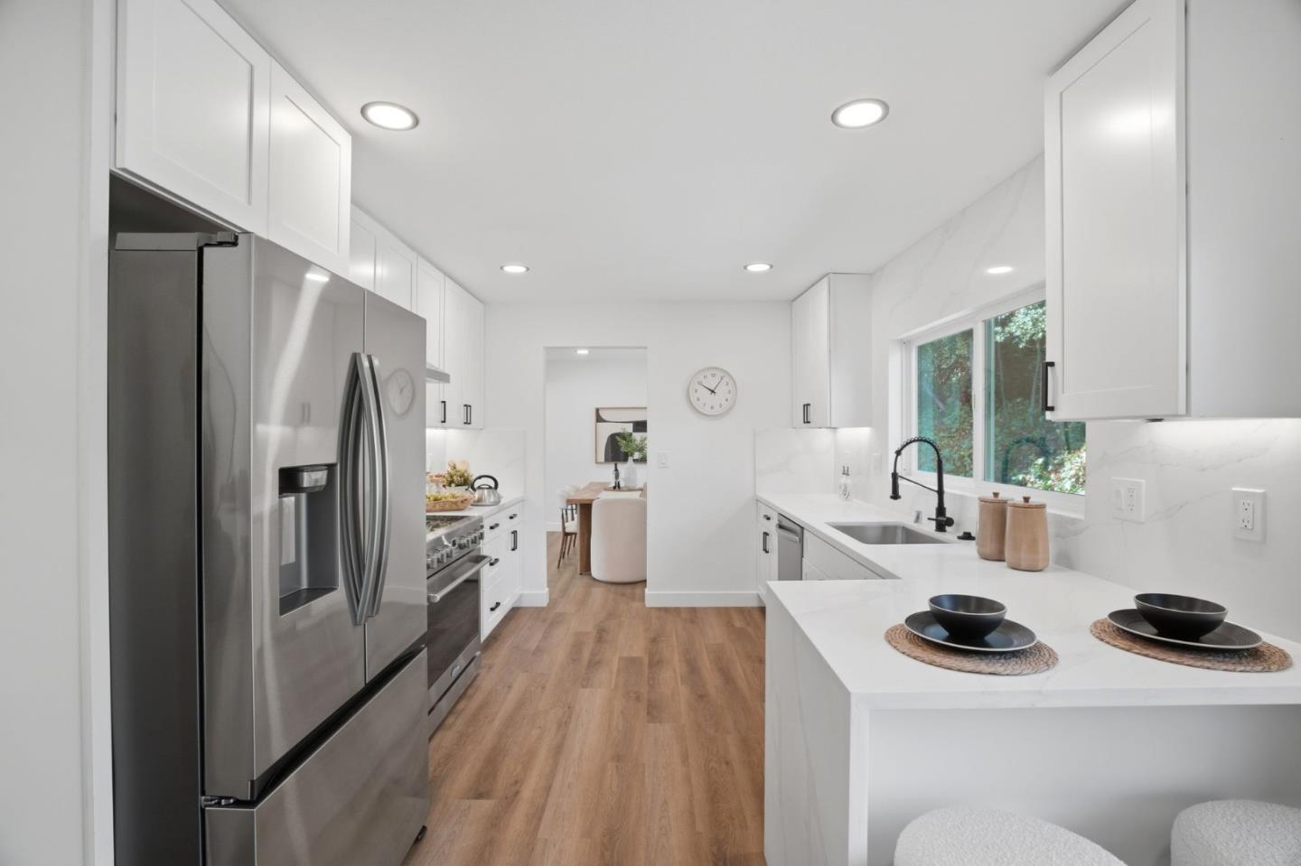 93 Ridgeview AVE