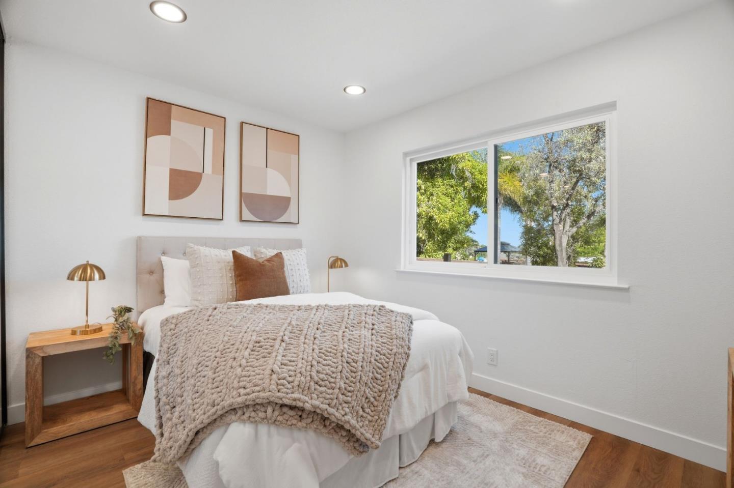 93 Ridgeview AVE
