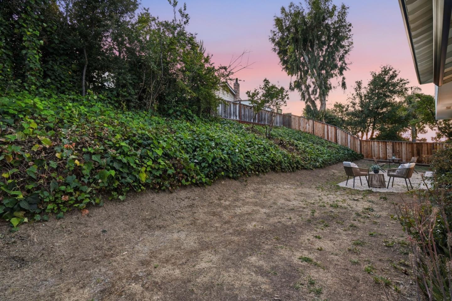 93 Ridgeview AVE