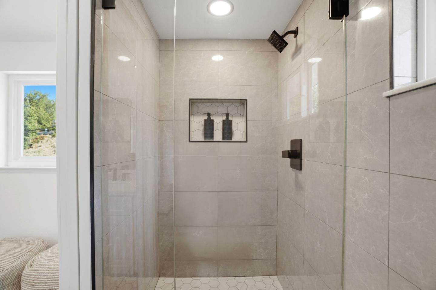 93 Ridgeview AVE