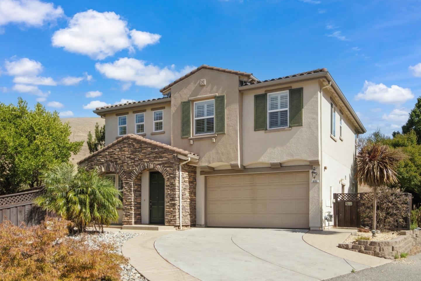 375 Longhill CT