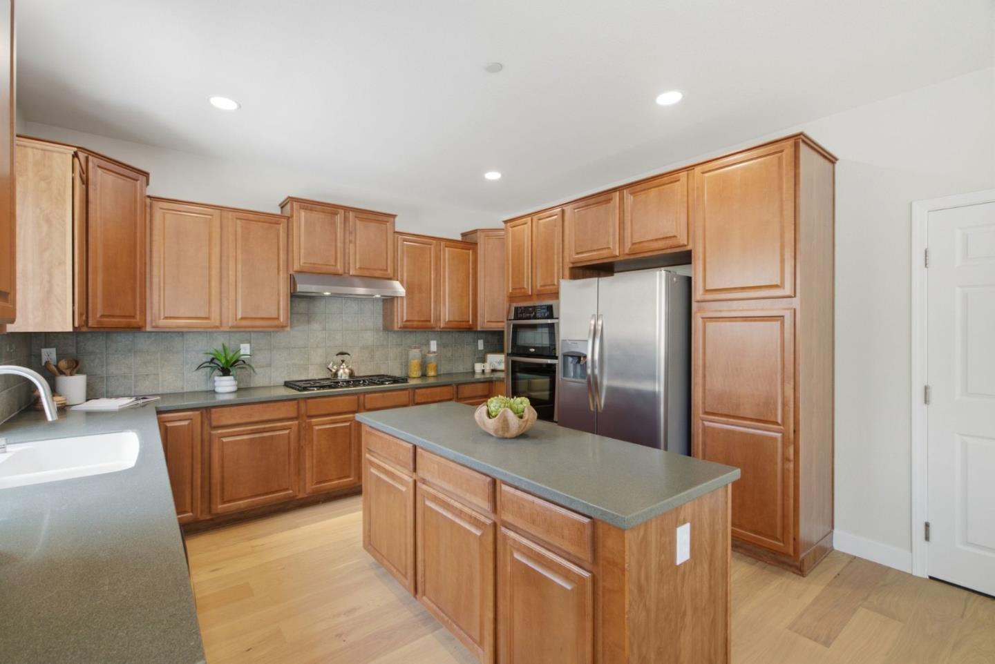 375 Longhill CT