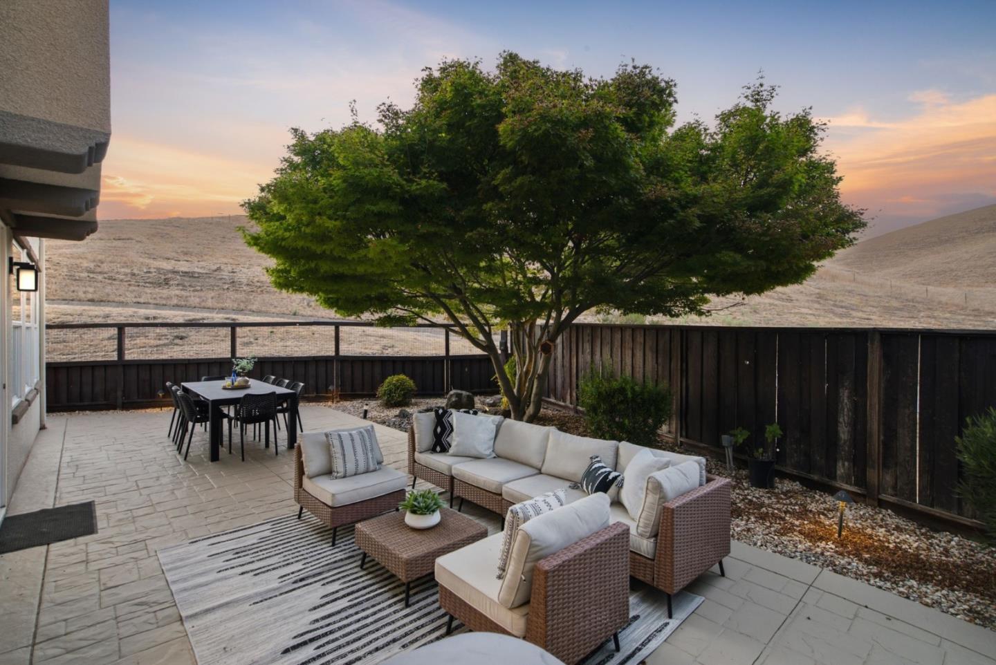 375 Longhill CT