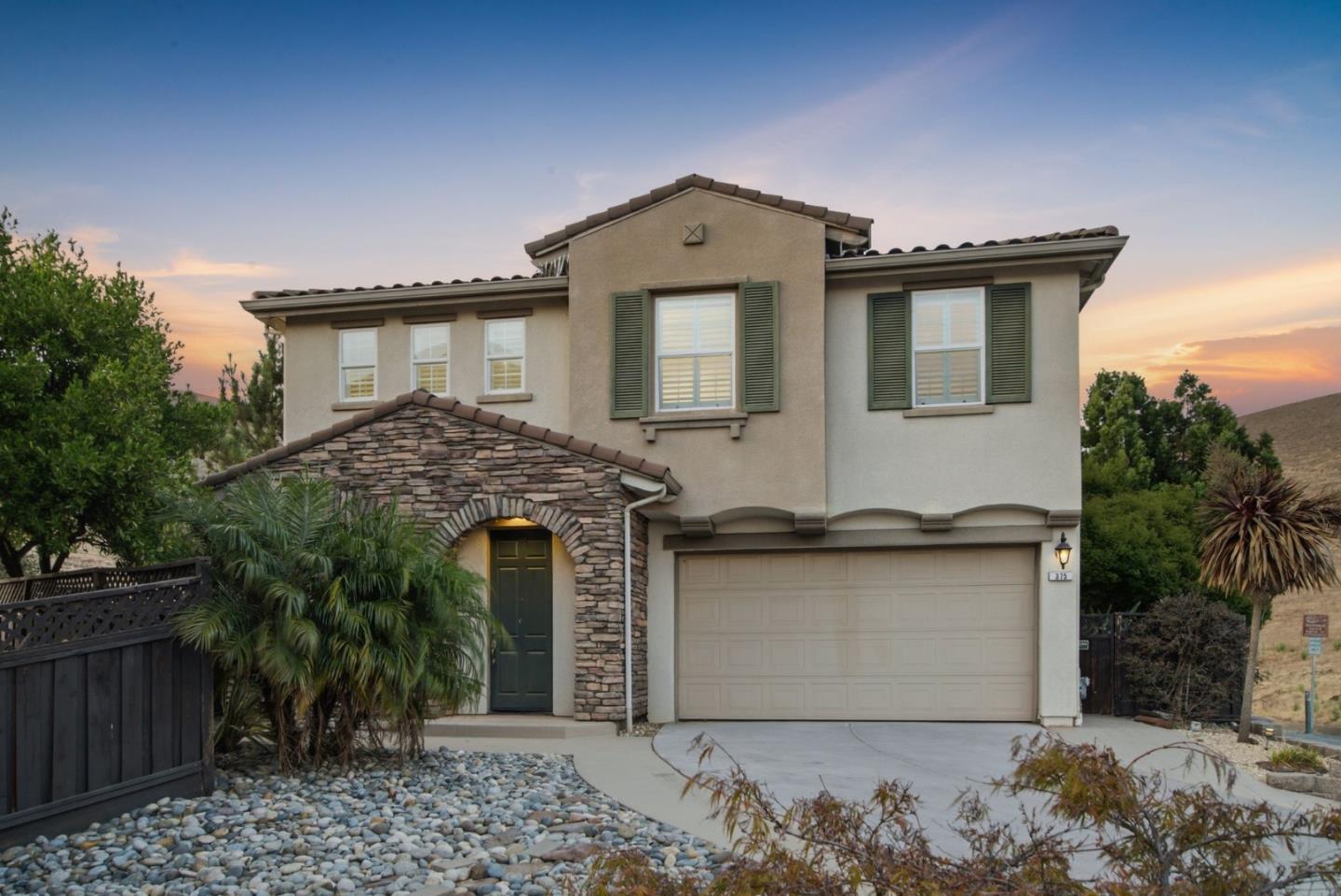 375 Longhill CT