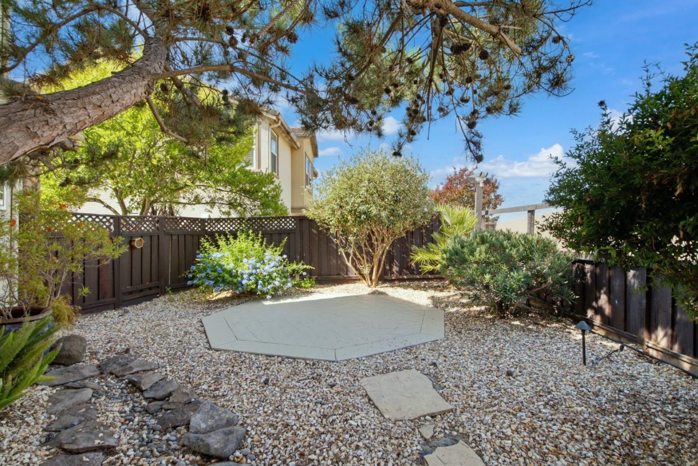 375 Longhill CT