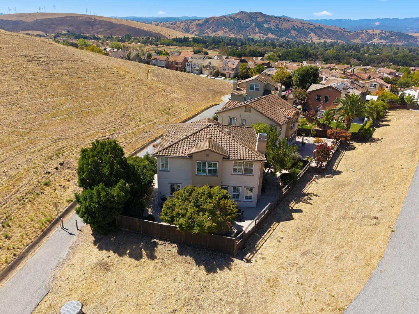 375 Longhill CT