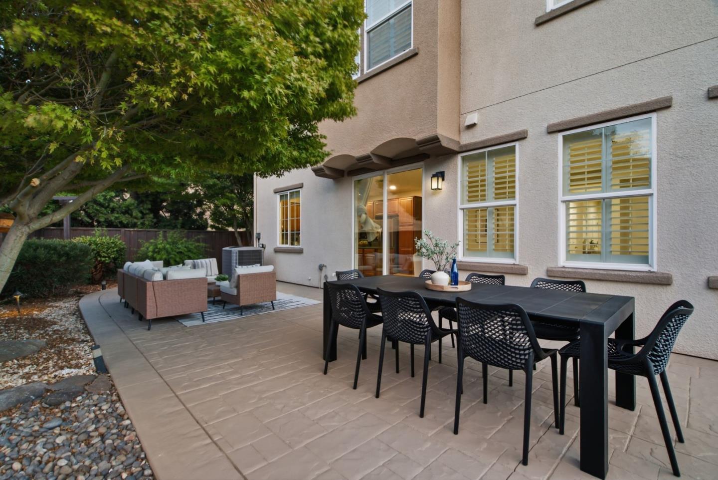 375 Longhill CT