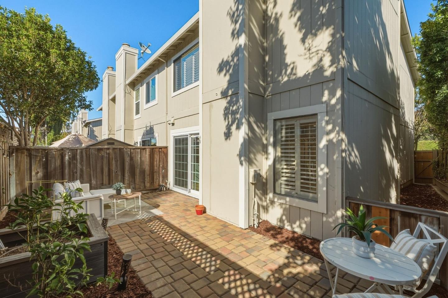 1466 Calabazas BLVD
