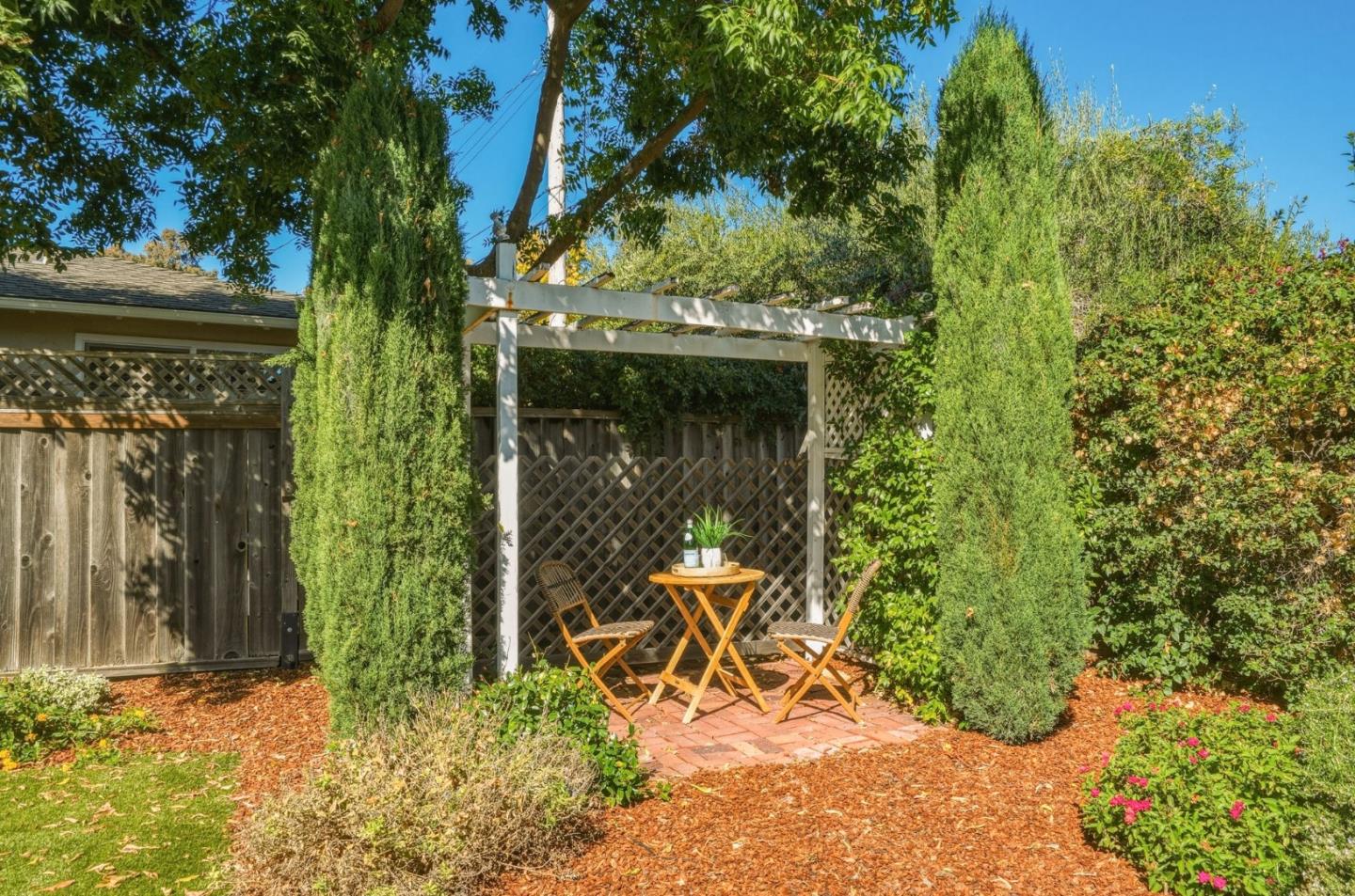 3805 Thrush WAY