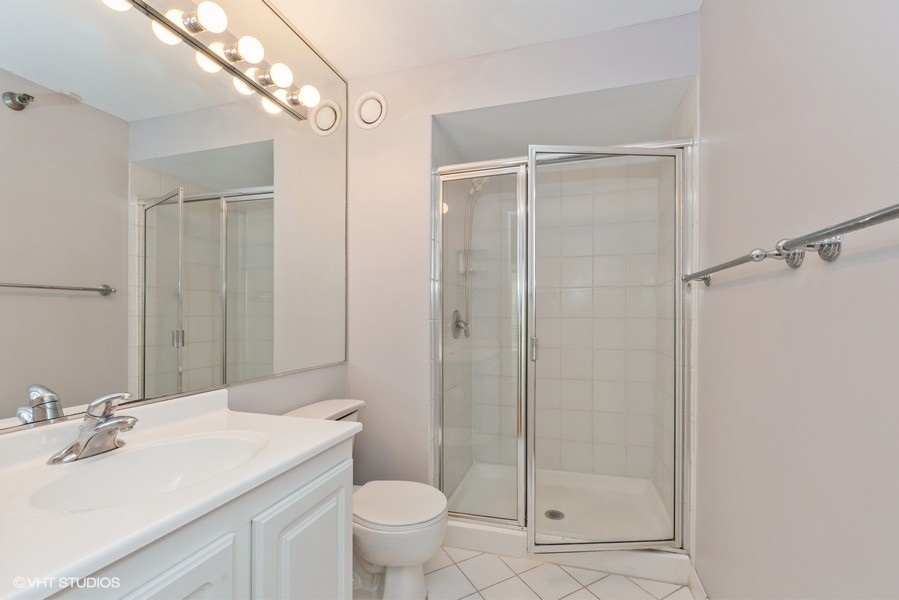 345 N La Salle Drive Unit: 806