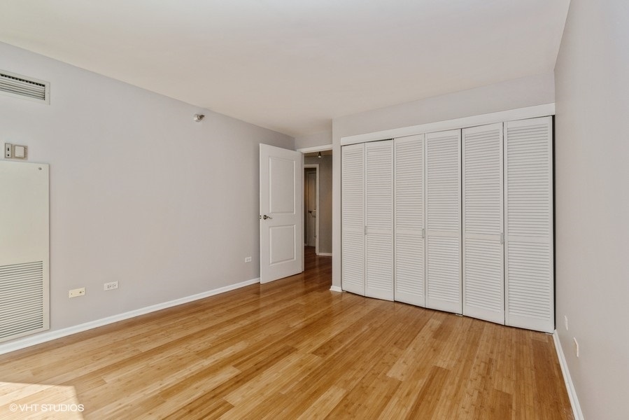 345 N La Salle Drive Unit: 806