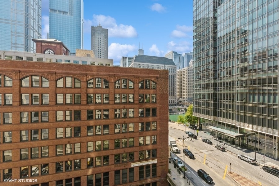 345 N La Salle Drive Unit: 806