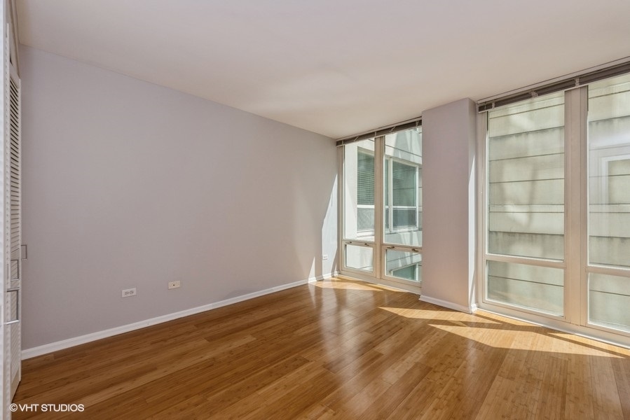 345 N La Salle Drive Unit: 806