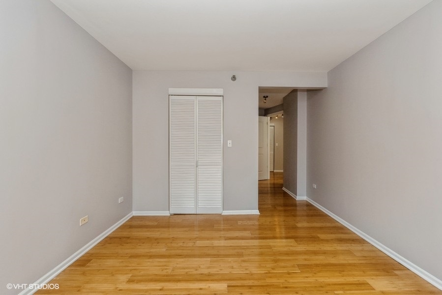 345 N La Salle Drive Unit: 806