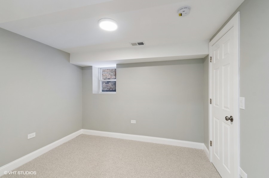 4442 N Maplewood Avenue