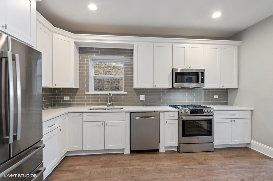 4442 N Maplewood Avenue