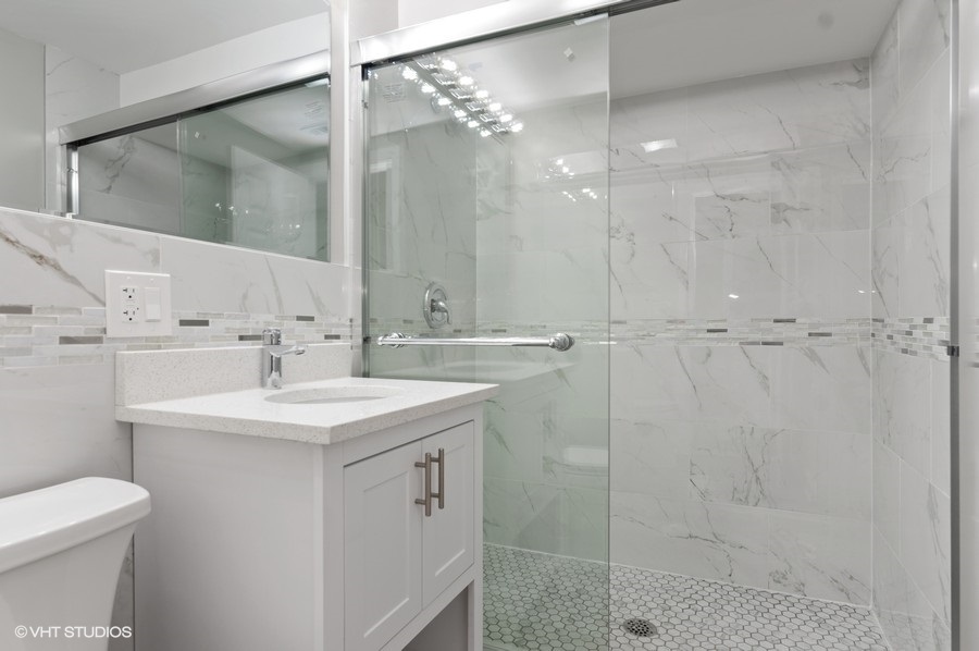 4442 N Maplewood Avenue