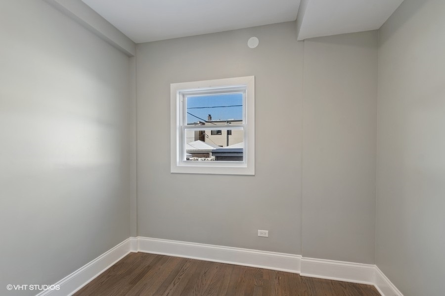 4442 N Maplewood Avenue