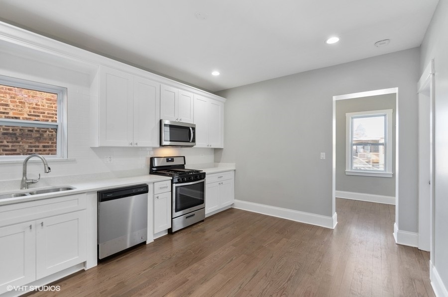 4442 N Maplewood Avenue