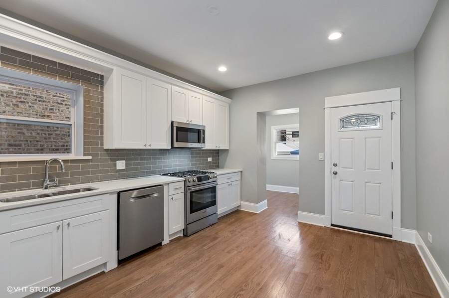 4442 N Maplewood Avenue