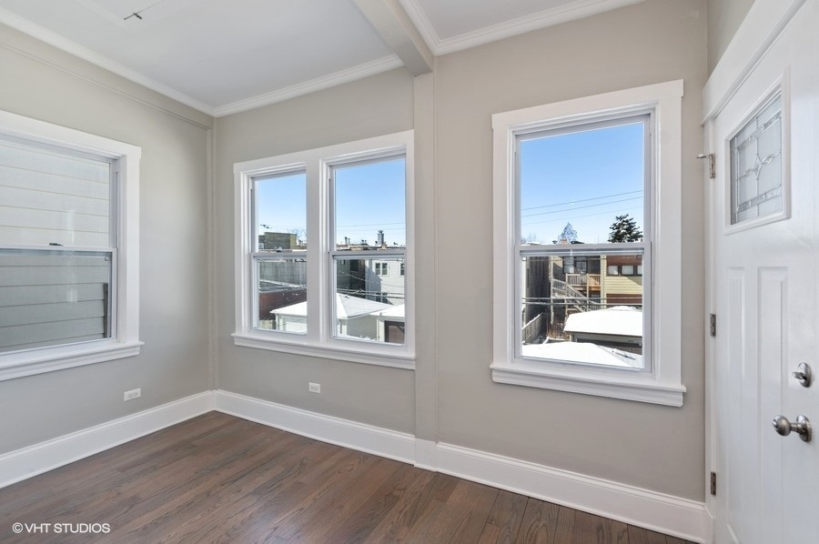 4442 N Maplewood Avenue