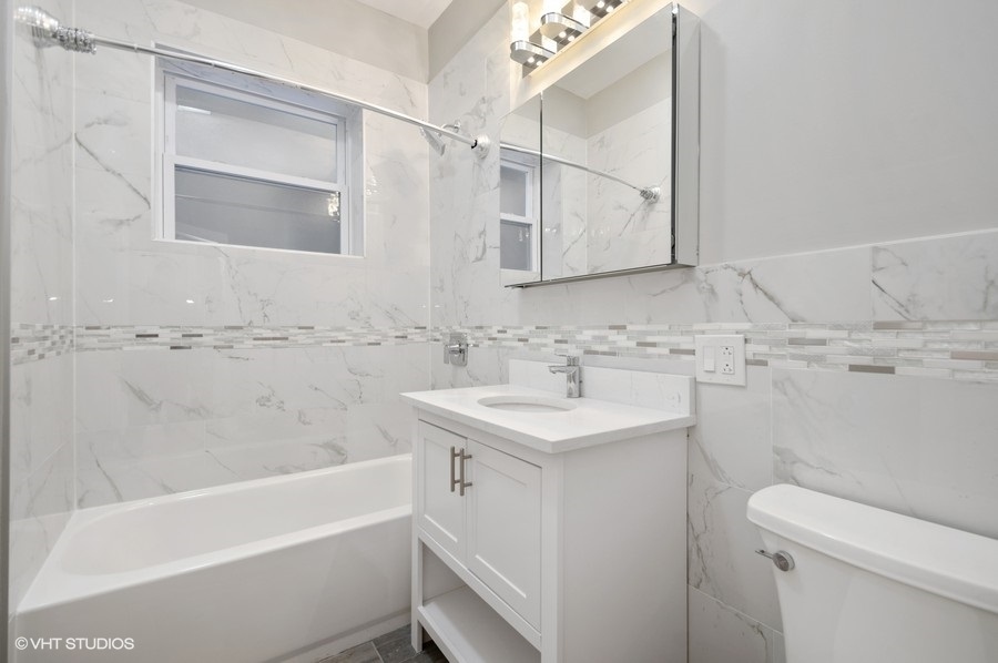 4442 N Maplewood Avenue